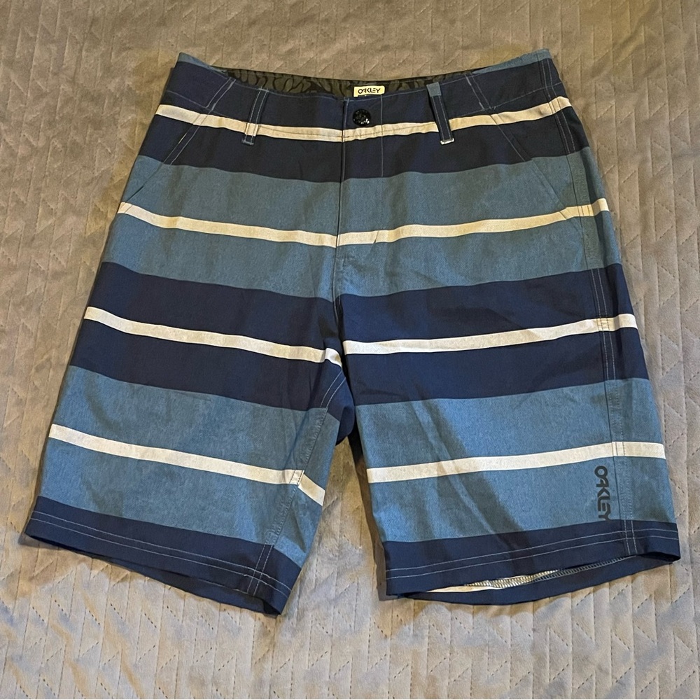 Oakley shorts mens size 30 EUC blue/white
